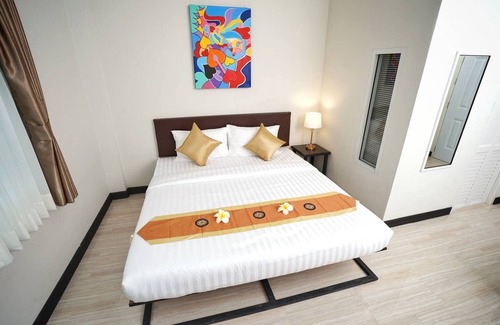Sanambin Hotel | Sabai DoubleBed +Massage 30 Mins 1 pax + ABF