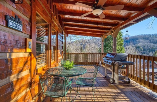 Gatlinburg Cabin | SACRED MOUNTAIN CABIN - 5 ⭐️ ELEGANT, PET FRIENDLY, 3 KING BEDS & GORGEOUS VIEWS