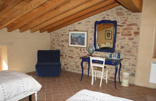 Tizzano Val Parma House | Sacreterre Room & Breakfast