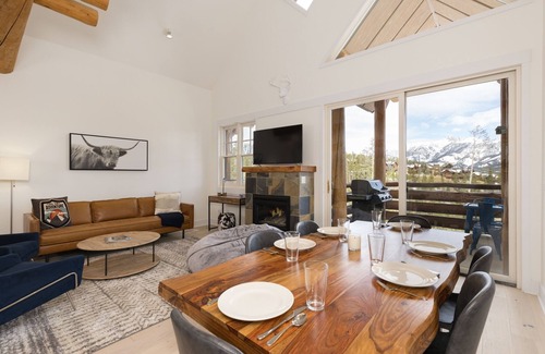Saddle Ridge House | Saddle Ridge Ski in/Ski out condo, private hot tub