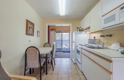 Okanagan-Similkameen Apartment | Safari Beach Resort