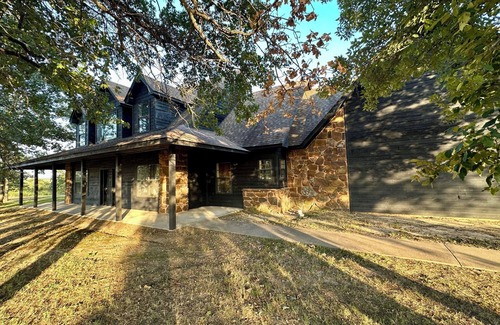 Henryetta House | Safari Splash Ranch House w/pool, hot tub, game room, slide & more