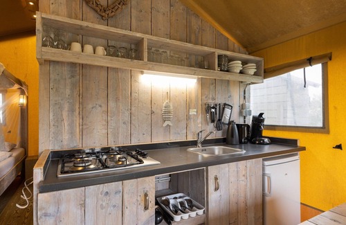 Vierhuizen House | Safari tent with bathroom, on a holiday park near Lauwersmeer National Park
