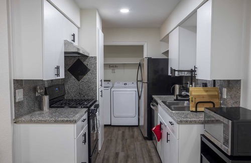 South Manchaca House | Safe and Quiet Neighborhood, Close to Downtown Austin!