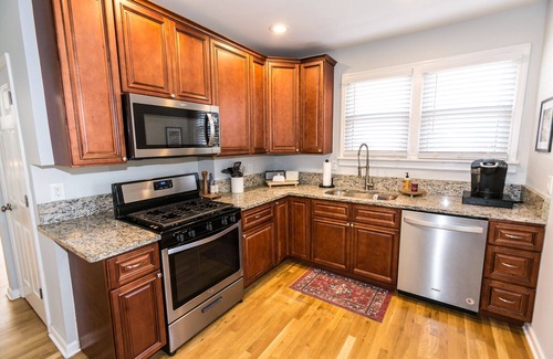 Rock Hill House | Safe Quiet Neighborhood! Clean and Cozy Family Friendly 2 bd w/Large Deck!