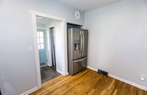 Rock Hill House | Safe Quiet Neighborhood! Clean and Cozy Family Friendly 2 bd w/Large Deck!