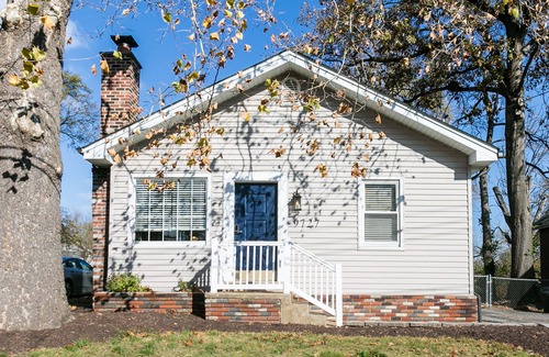 Rock Hill House | Safe Quiet Neighborhood! Clean and Cozy Family Friendly 2 bd w/Large Deck!