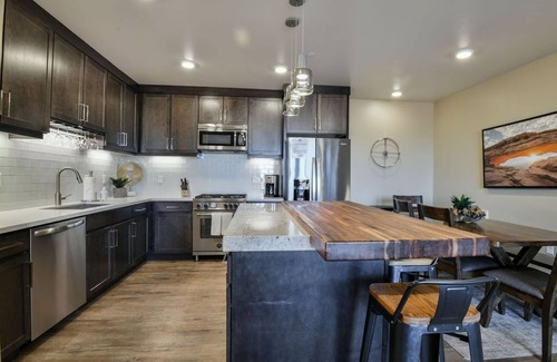 Moab South Valley Condo | Sage Creek Moab! C2 | Pool & Hot Tubs! *Arches*