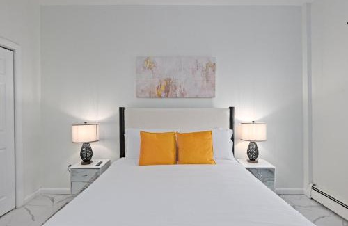 Union City Apartment | Sage Stay- Modern 2BR Apartment - Sleeps 6 - 25 Min to NYC