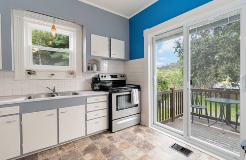 Lunenburg Apartment | Sailboat Suite - Heart of Lunenburg