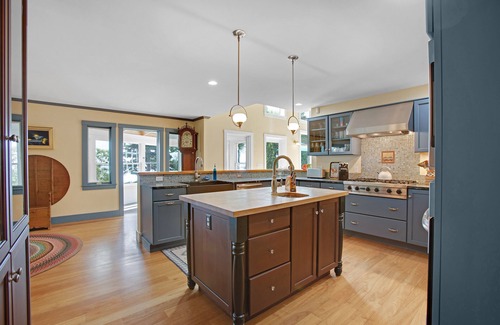 Tenants Harbor House | Sailor's Valentine: Bayfront Home on Private Beach and Hot Tub!