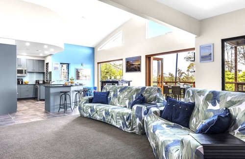 Pambula Beach House | Sails to Sea - 4 bedroom pet friendly
