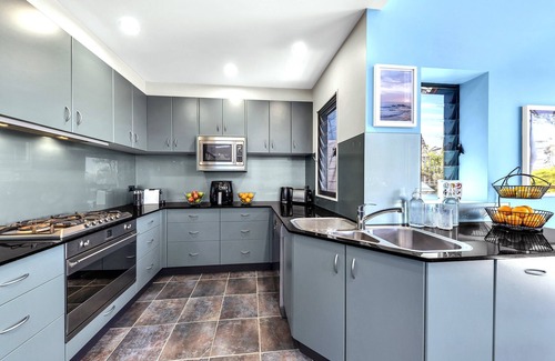 Pambula Beach House | Sails to Sea - 4 bedroom pet friendly