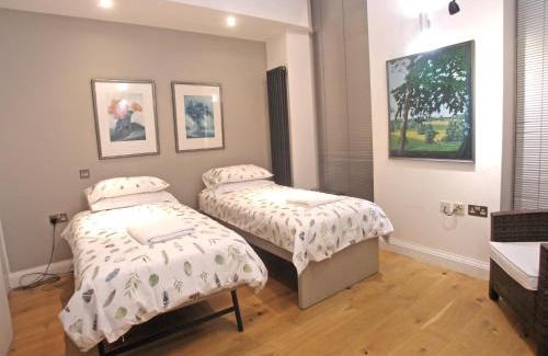 Notting Dale Apartment | Saint Anns