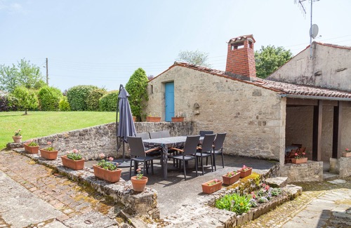 Saint-Michel-le-Cloucq Cottage | Saint Michel Le Cloucq: Old character cottage in south Vendee
