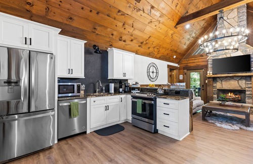 Cashes Valley Cabin | SALE! Rustic Charm, Private, HotTub, FirePit, Pets