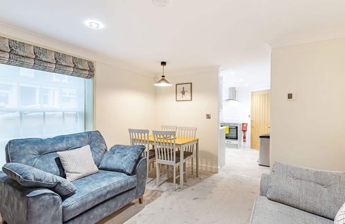 Frampton Cottage | Salem Porter- UK34814