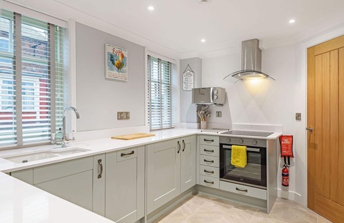 Frampton Cottage | Salem Porter- UK34814