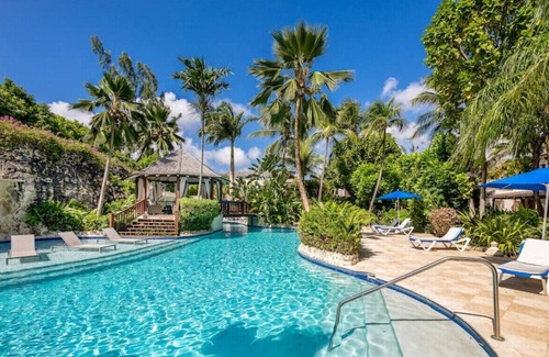 Gibbs Bay House | Salt Life, Young Estates · Salt Life, Caribbean Luxury Beachfront Villa