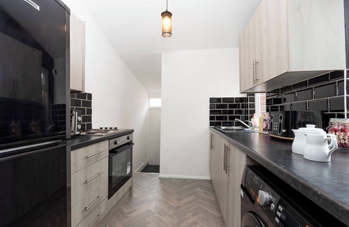 Gateshead House | Salt & Sage City Retreat for 7 in Gateshead