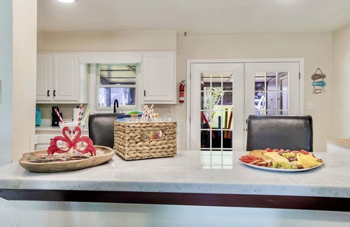 North Northwest Pensacola House | Salt water pool, Whole house, 3/2, sleeps 8,1 pet