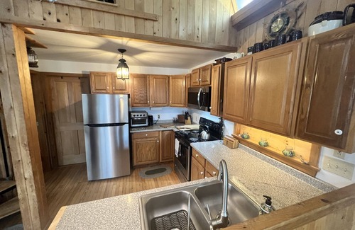 East Boothbay House | Salty Acre Oceanside Home - Pet Friendly