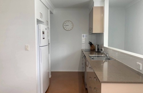 Caloundra House | SALTYS PLACE - Bring the family and the dog along to this near-new holiday home located within close