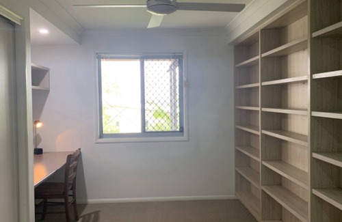 Caloundra House | SALTYS PLACE - Bring the family and the dog along to this near-new holiday home located within close
