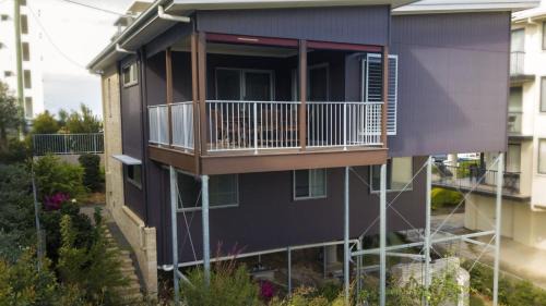 Caloundra House | Saltys Place, Pet Friendly and Close To Beach