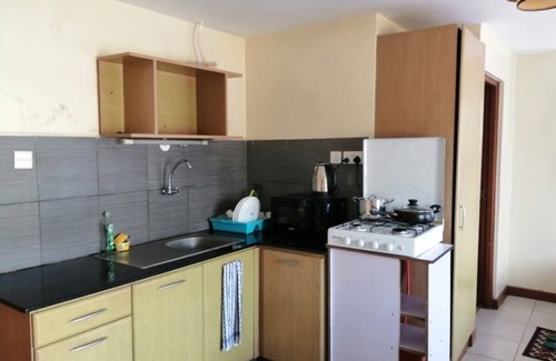 Ngara West House | Sam Suite Studio 2, very clean and free wifi, secure parking. 5 min walk to CBD.