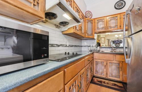 Blossoms Park House | San Antonio Townhome Community Pool and Hot Tub!