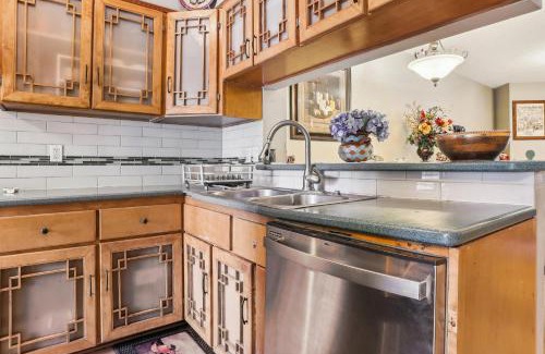 Blossoms Park House | San Antonio Townhome Community Pool and Hot Tub!