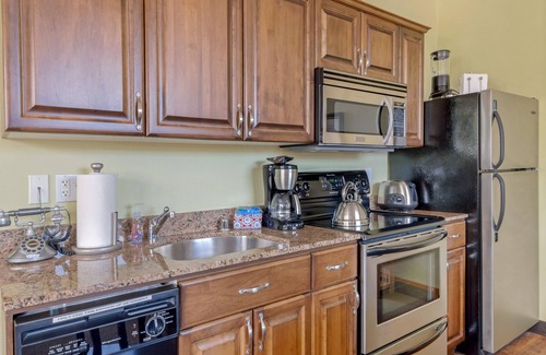 Friday Harbor Condo | San Juan Suites -Valley Farm! Pet Friendly!