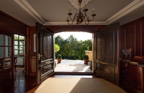 Oiartzun House | San Sebastian. Elegant palace with a privat foret, 20 minutes to the beach