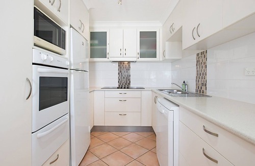 Tugun Apartment | San Simeon 6 - Spacious, ground floor and absolute beachfront!