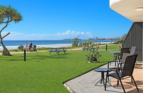 Tugun Apartment | San Simeon 6 - Spacious, ground floor and absolute beachfront!