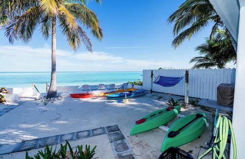 Spanish Wells Cottage | Sand Castle Beach Cottage,Kayaks,Paddle Boards,BBQ Grill,Hammocks & Bikes