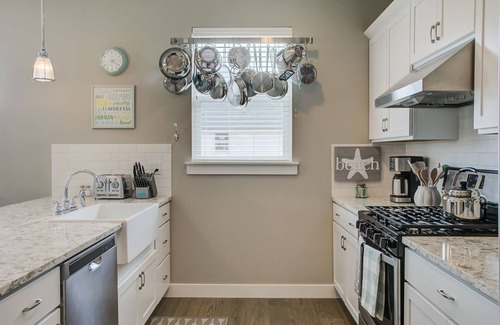 Ocean Shores House | Sand Castle Cottage - Oyhut Bay Seaside Village