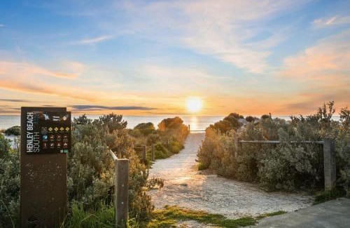 Henley Beach South House | 'Sandbar Escape' 3BR Beach House at Henley Beach