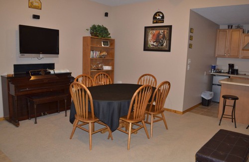 Columbia House | Sander Ridge - 40 wooded acres