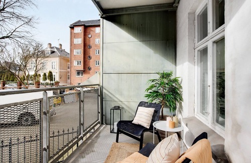 Frederiksberg Apartment | Sanders Constantin - Chic 2-bdr Apt With Balcony