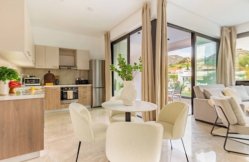 Agios Tychon Apartment | Sanders River Plaza - Cute 1-Bdr Apt with Balcony
