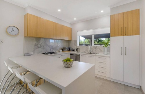 West Lakes Shore House | Sandpiper - Steps to Beach | BBQ | Courtyard | 3B