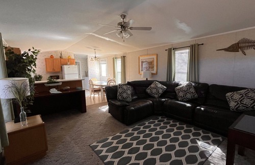 Ticaboo House | Sandstone Handicap Accessible: 15 min from Lake Powell