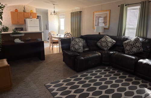 Ticaboo House | Sandstone Handicap Accessible: 15 min from Lake Powell