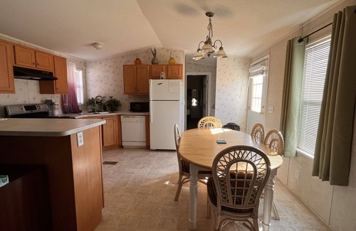 Ticaboo House | Sandstone Handicap Accessible: 15 min from Lake Powell