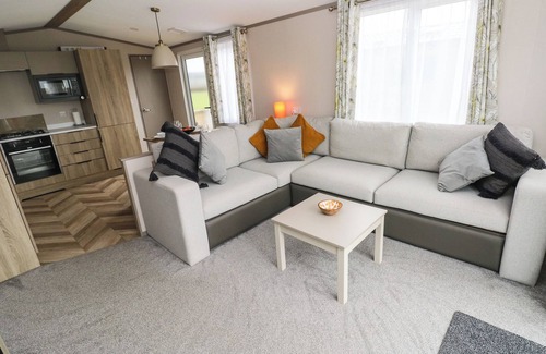 Hasguard Cross Cottage | SANDY BAY RETREAT, pet friendly, with a garden in Broad Haven