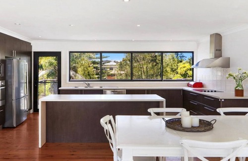 Copacabana House | SANDY BOTTOMS | Pet Friendly | Accom Holidays