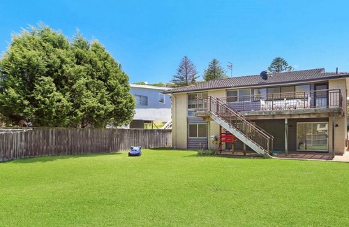 Copacabana House | SANDY BOTTOMS | Pet Friendly | Accom Holidays