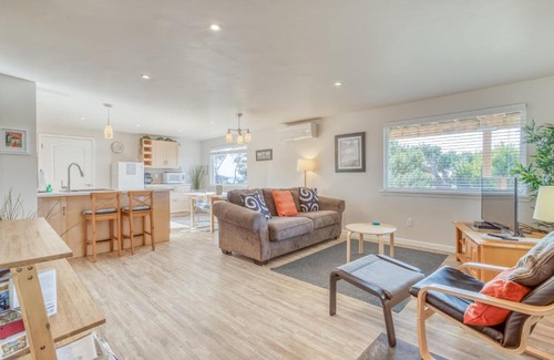 Neahkahnie Beach House | Sandy Feet - Meredith Lodging